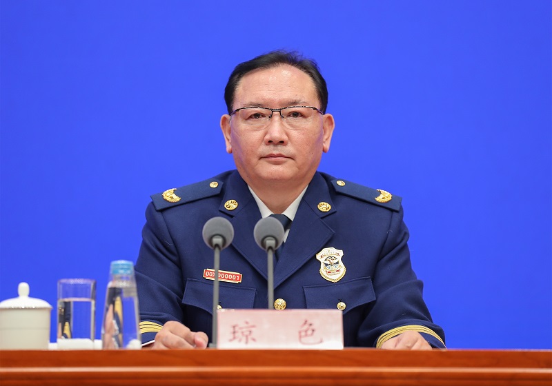 几巴插逼射精视频真人应急部党组成员、消防救援局局长琼色出席新闻发布会